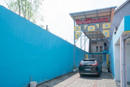 reddoorz near rs mitra keluarga waru