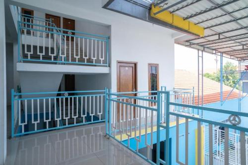 reddoorz near rs mitra keluarga waru