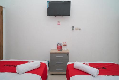 reddoorz near rs mitra keluarga waru