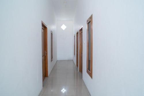 reddoorz near rs mitra keluarga waru