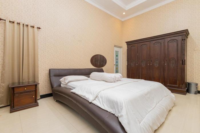 boss residence serang mitra reddoorz
