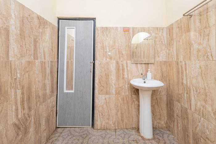 boss residence serang mitra reddoorz