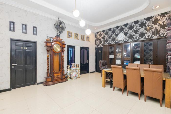 boss residence serang mitra reddoorz
