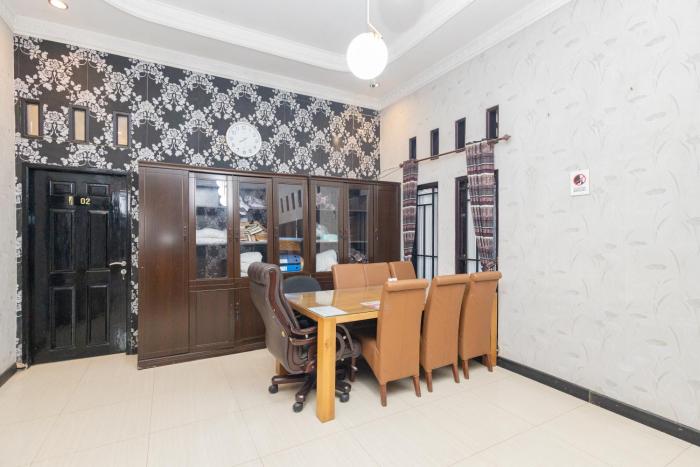 boss residence serang mitra reddoorz