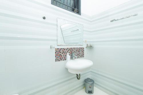 boss residence serang mitra reddoorz