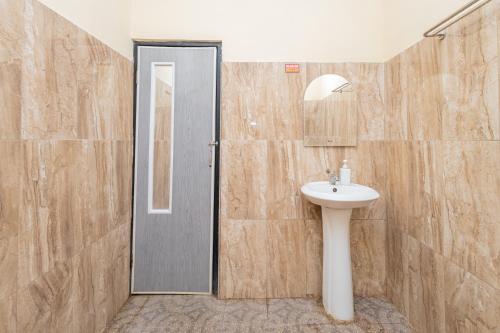 boss residence serang mitra reddoorz