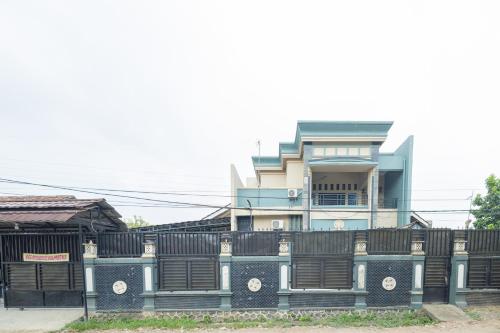 boss residence serang mitra reddoorz
