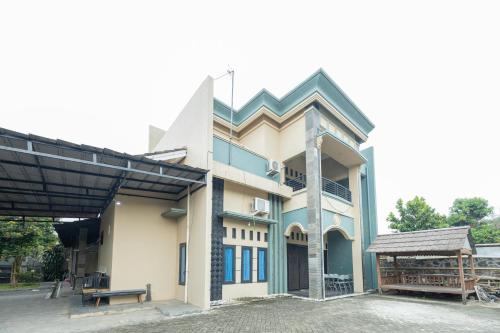 boss residence serang mitra reddoorz