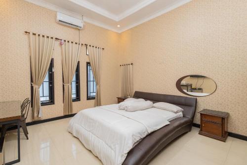 boss residence serang mitra reddoorz