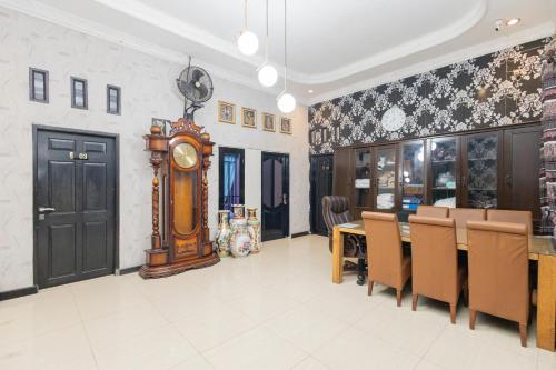 boss residence serang mitra reddoorz