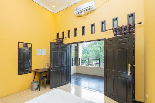 boss residence serang mitra reddoorz