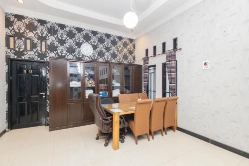 boss residence serang mitra reddoorz