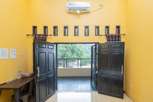 boss residence serang mitra reddoorz