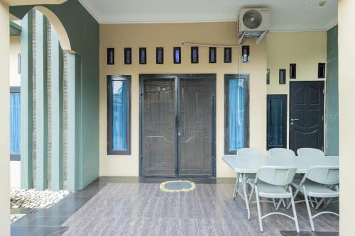 boss residence serang mitra reddoorz