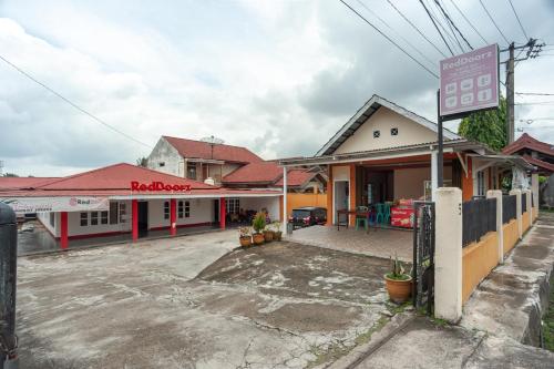 reddoorz syariah near tugu juang jambi 3