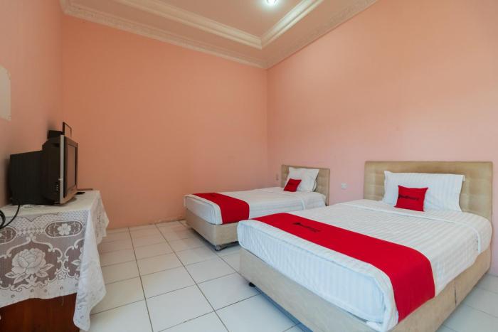 reddoorz near silangit international airport