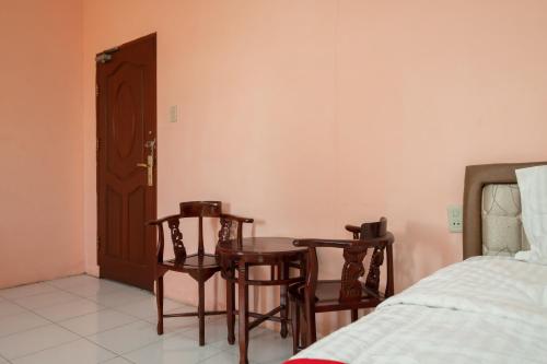 Reddoorz Near Silangit International Airport,,2 star