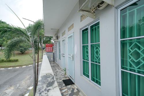 reddoorz syariah near rs awal bros batam