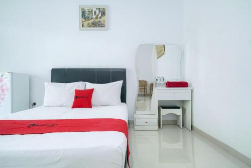 Reddoorz Syariah Near Rs Awal Bros Batam,,2 star