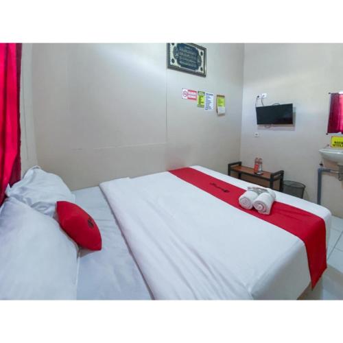 Reddoorz Syariah Near Rs Awal Bros Batam,,2 star