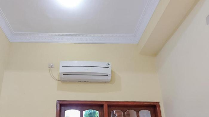 hotel shinta 1 near stasiun kertosono mitra reddoorz