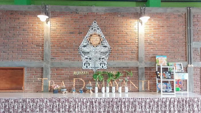 hotel shinta 1 near stasiun kertosono mitra reddoorz