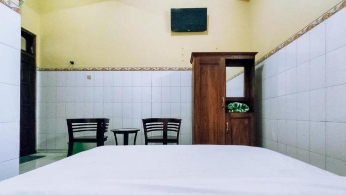 hotel shinta 1 near stasiun kertosono mitra reddoorz