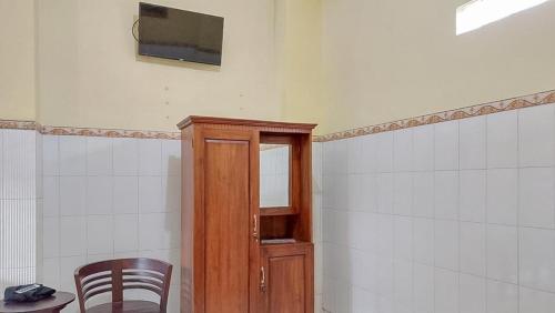 hotel shinta 1 near stasiun kertosono mitra reddoorz