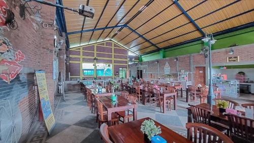 hotel shinta 1 near stasiun kertosono mitra reddoorz