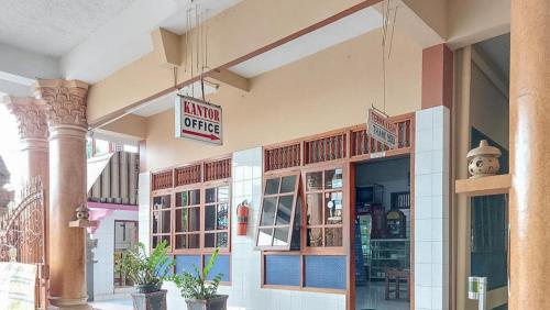 hotel shinta 1 near stasiun kertosono mitra reddoorz