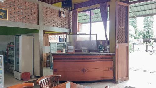 hotel shinta 1 near stasiun kertosono mitra reddoorz