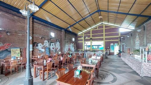 hotel shinta 1 near stasiun kertosono mitra reddoorz