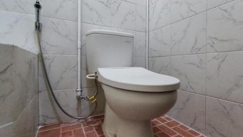 hotel shinta 1 near stasiun kertosono mitra reddoorz