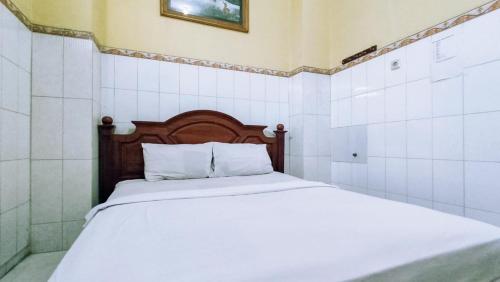 hotel shinta 1 near stasiun kertosono mitra reddoorz