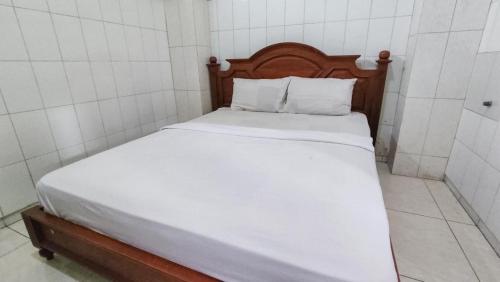 hotel shinta 1 near stasiun kertosono mitra reddoorz
