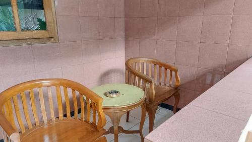 hotel shinta 1 near stasiun kertosono mitra reddoorz