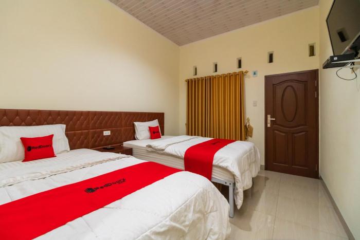 reddoorz aldos villa silangit