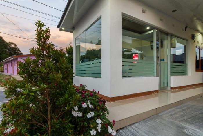 reddoorz aldos villa silangit
