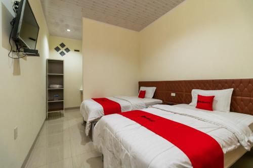 reddoorz aldos villa silangit