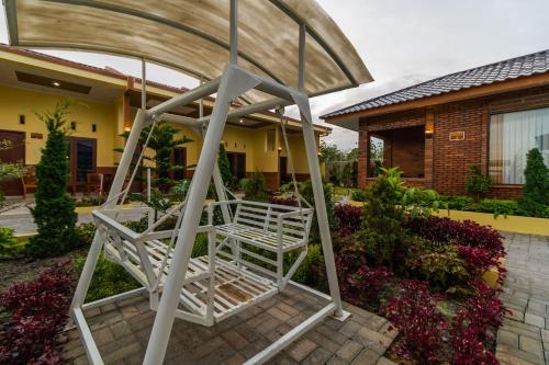 reddoorz aldos villa silangit