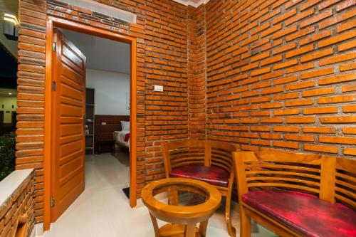 reddoorz aldos villa silangit
