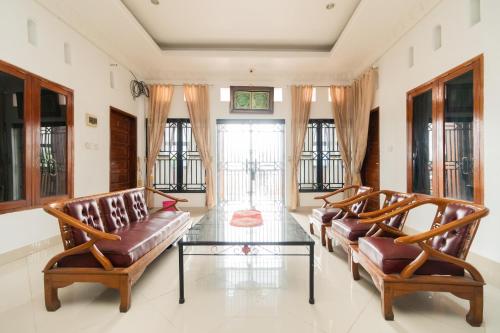 Reddoorz Syariah Near Universitas Putra Indonesia Padang,,2 star