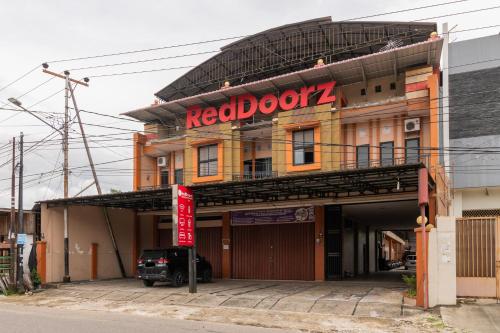 reddoorz syariah near universitas putra indonesia padang