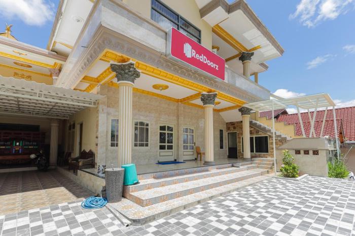 reddoorz plus villa bontes batu