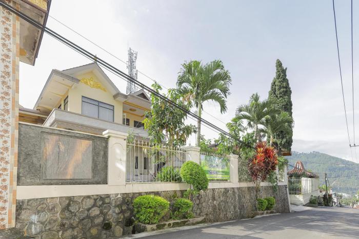 reddoorz plus villa bontes batu