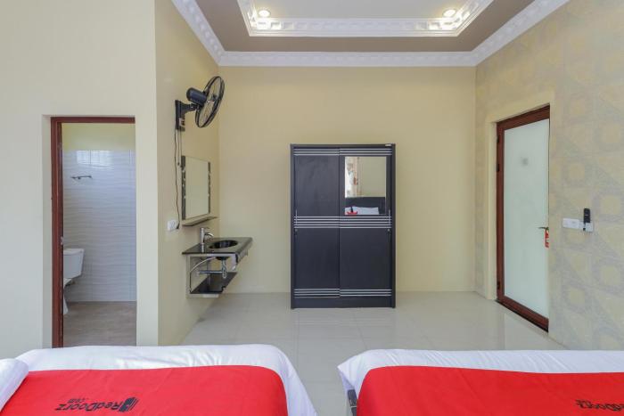 reddoorz plus villa bontes batu
