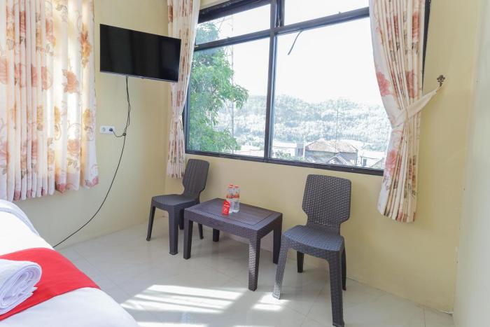 reddoorz plus villa bontes batu