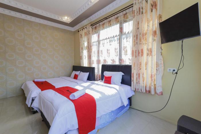 reddoorz plus villa bontes batu