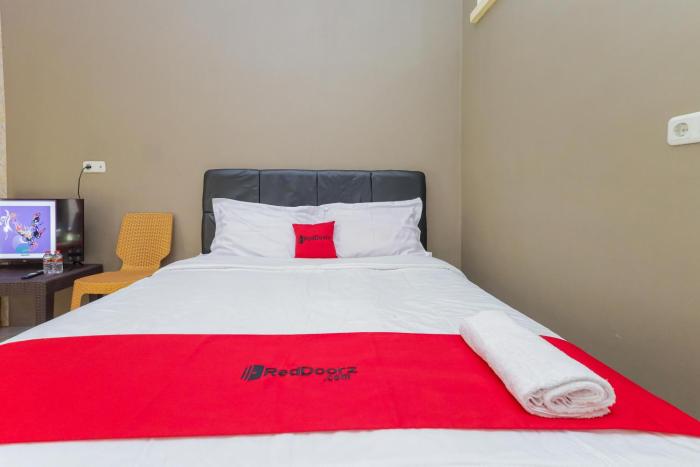 reddoorz plus villa bontes batu
