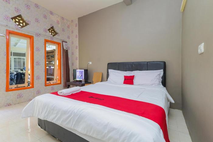 reddoorz plus villa bontes batu